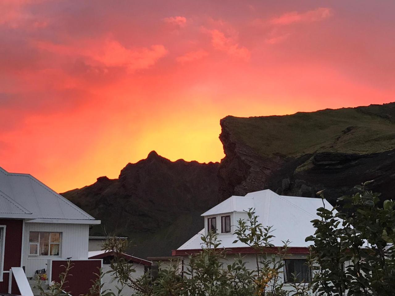 Guesthouse Arny Vestmannaeyjar Exterior photo